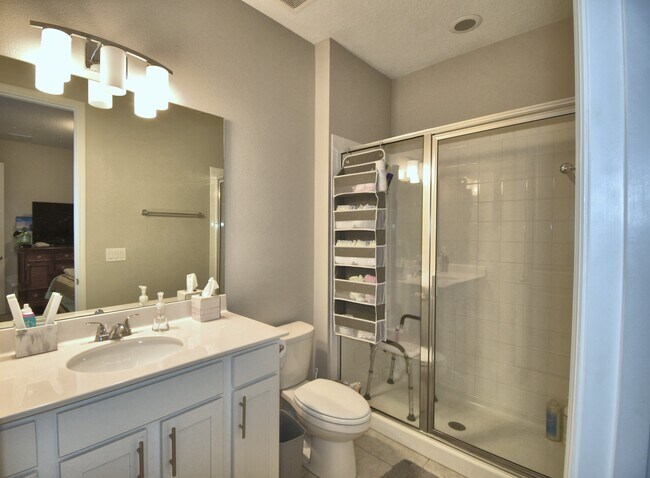 Foto del edificio - 256 Lake Smart Cir