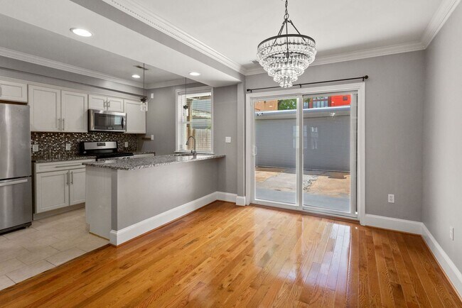 Foto del edificio - Available Now! 5 Minute Walk From Nats Park- 20 minute walk from Capitol Hill- 3 Bedroom 2.5 Bath...