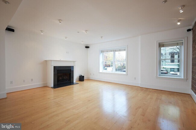 Foto del edificio - 1220 N St NW
