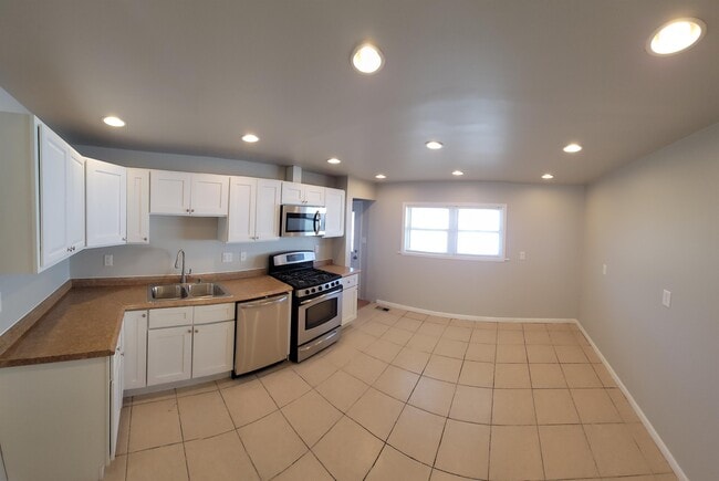 Building Photo - 46 Beacon Ave