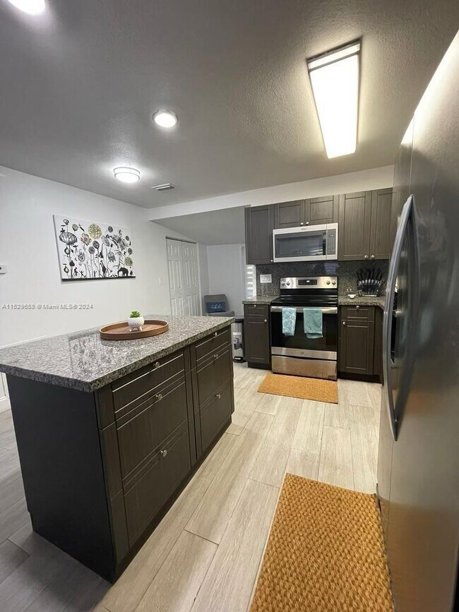 Foto del edificio - 18 NW 57th St