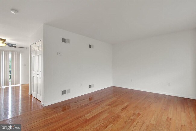 Building Photo - 640 Glen Dr