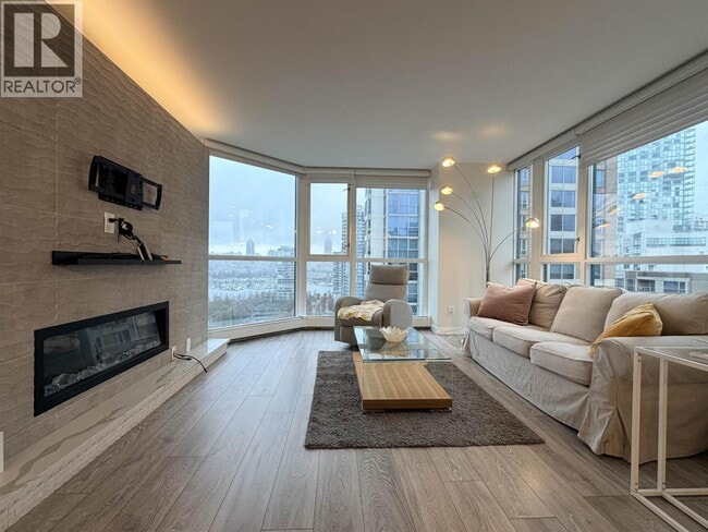 Building Photo - 289 Drake St