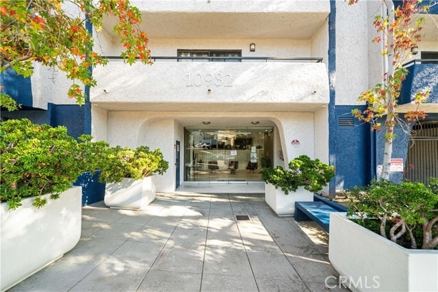 Building Photo - 10982 Roebling Ave