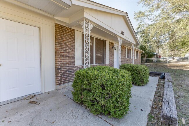 Building Photo - 617 Wisteria Rd