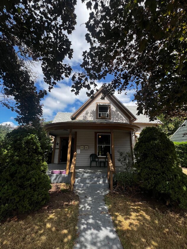 Foto principal - 3-Bedroom 2-bathroom house in Cottage Grove