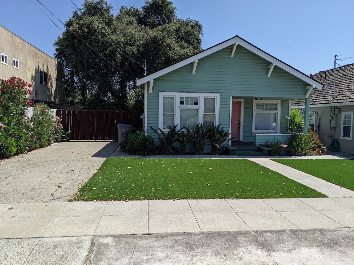 Foto principal - SAN JOSE - Craftsman style cottage with ya...