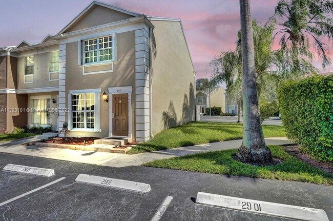 Foto del edificio - 2901 Dorchester Ln
