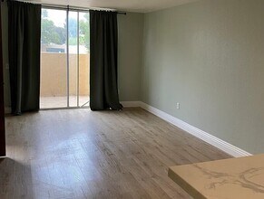 Building Photo - 3915 Nobel Dr