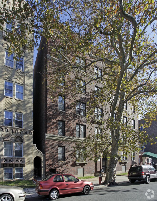 Foto del edificio - 32 Gifford Ave