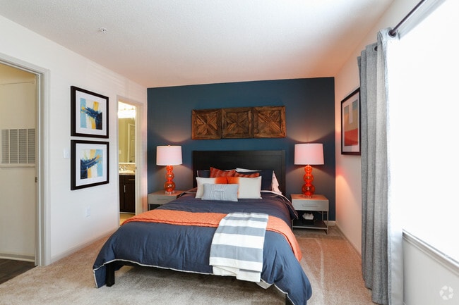 Interior Photo - Sailpointe at Lake Norman