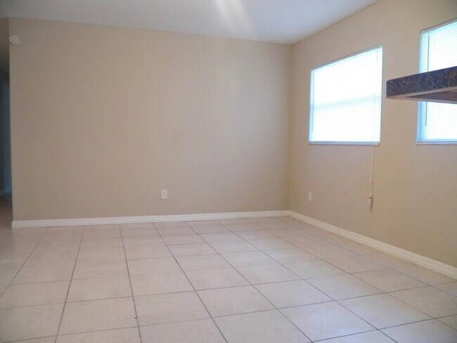 Building Photo - Beautiful 3/2 Home with Bonus Room!