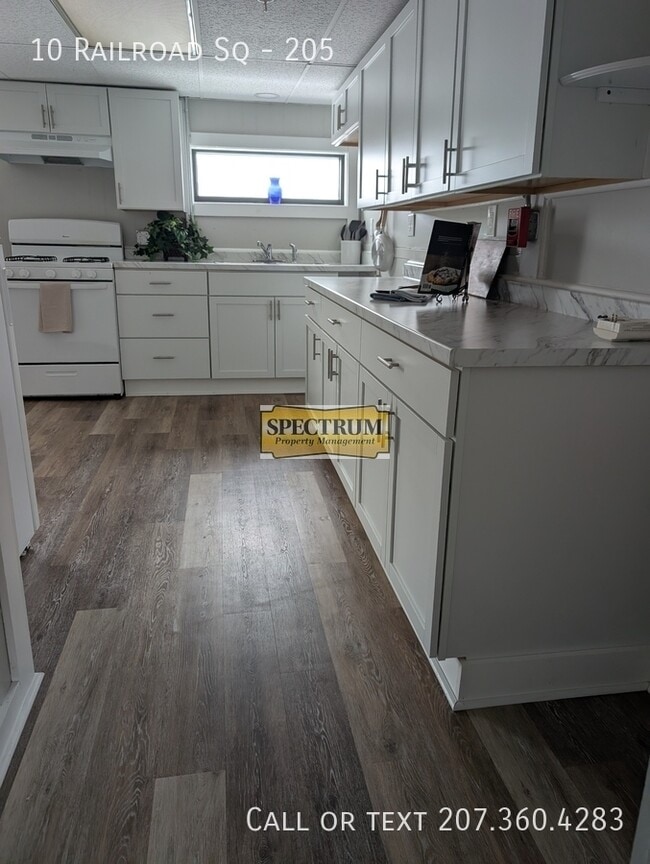 Building Photo - 10 Railroad Square