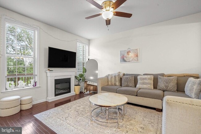 Foto del edificio - 9016 Endicott Pl