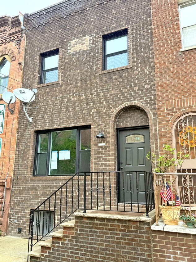 Primary Photo - 2323 S 13th St
