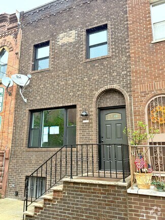 Building Photo - 2323 S 13th St