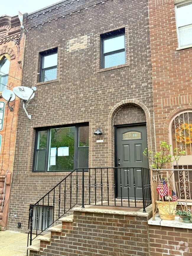 Building Photo - 2323 S 13th St