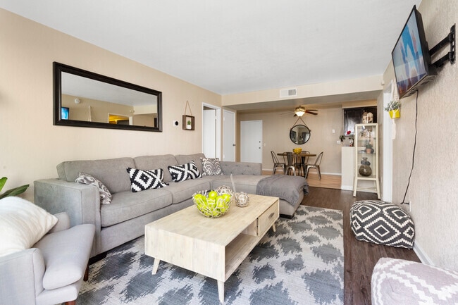 2 Bed 2 Bath - University Riverside Gardens - Near UCR