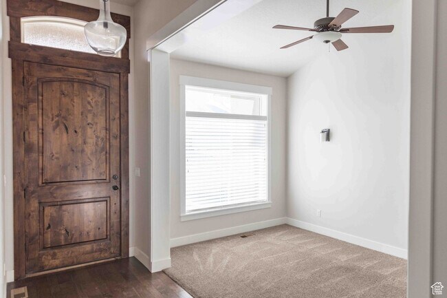 Foto del edificio - BEAUTIFUL UPGRADED PROVO HOME W LARGE 2 CA...