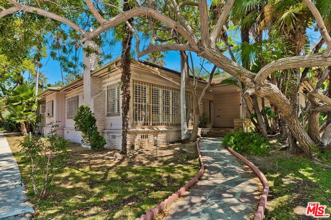Foto principal - 9149 Cresta Dr