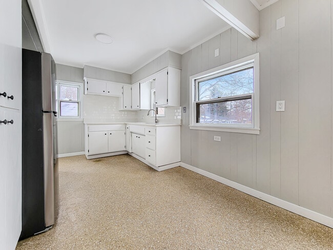 Building Photo - 3129 14th Ave