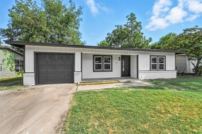 Building Photo - 4413 Quails Ln