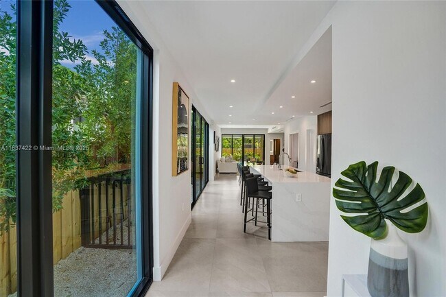 Foto del edificio - 3645 SW 1st Ave