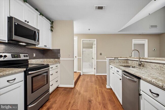Foto del edificio - 1100 Quaker Hill Dr