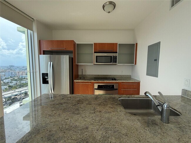 Foto del edificio - 185 SW 7th St