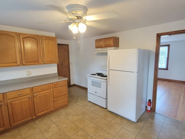 Building Photo - 65 Cowesett Ave