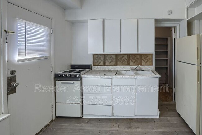 Building Photo - 68 E 300 S