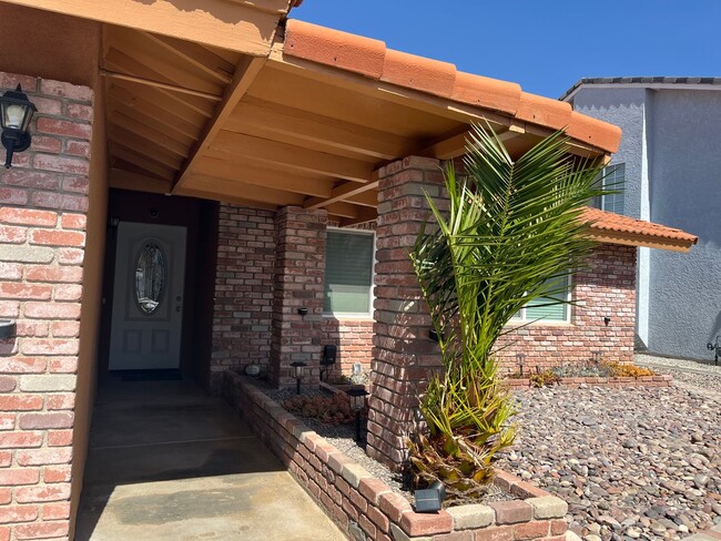 Building Photo - 3bdr 2 bth in Spring Valley Lake- LAKE HOME