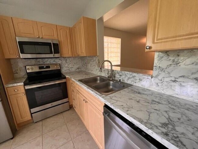 Foto del edificio - 7850 NW 6th St