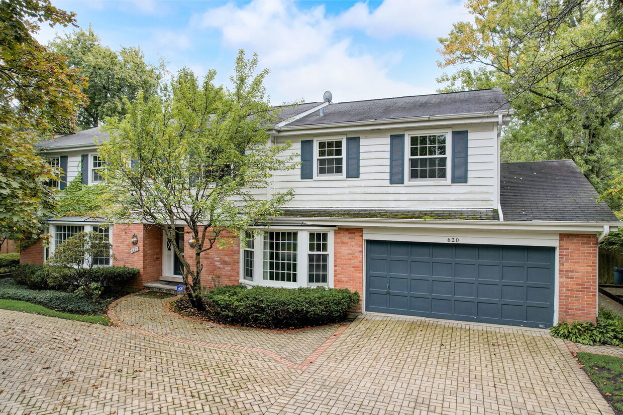 Primary Photo - 620 Country Ln