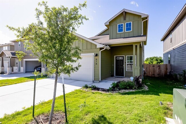 Building Photo - 616 Sungrove Trl