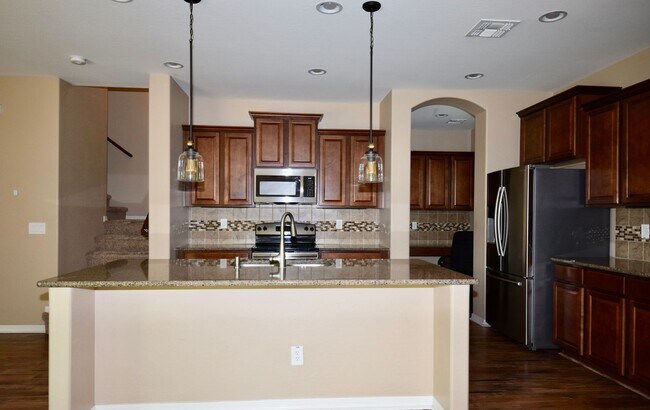 Building Photo - Beautiful 3 bedroom with a loft in Cooley Station!