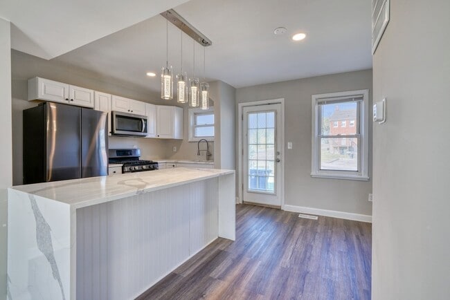 Building Photo - Brand New 3 Bed City Rowhome- ONE MONTH FR...