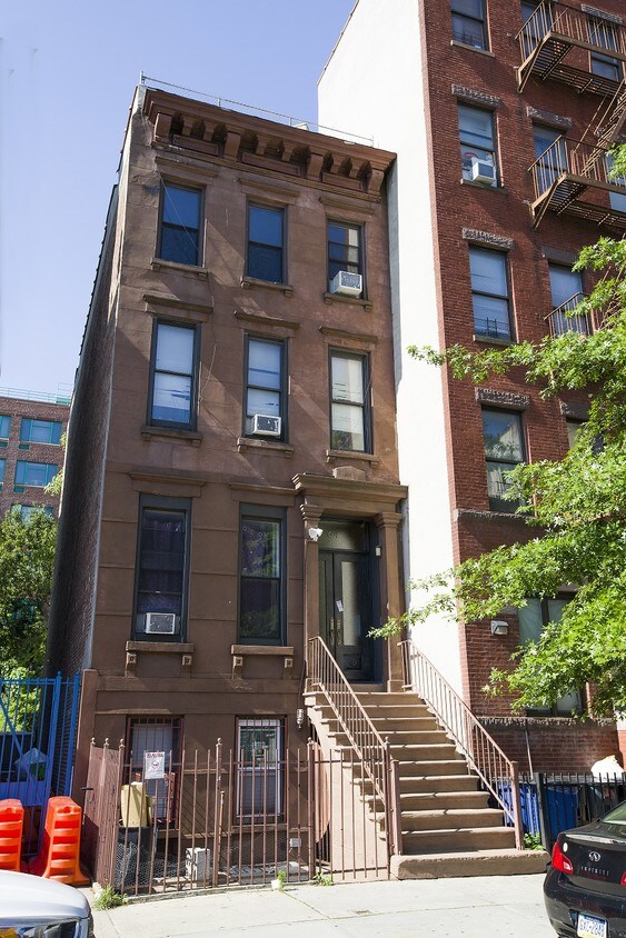 Foto del edificio - 64 E 129th St