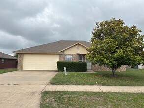 Building Photo - 4004 Riverrock Dr