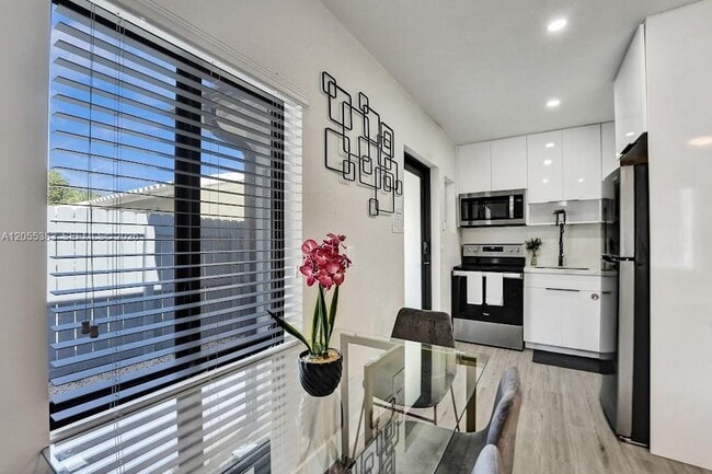 Foto del edificio - 1405 N Andrews Ave