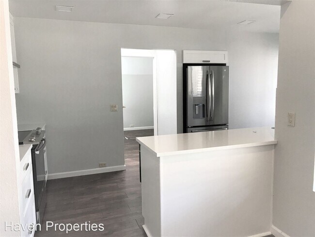 Building Photo - 672 Serrano Dr