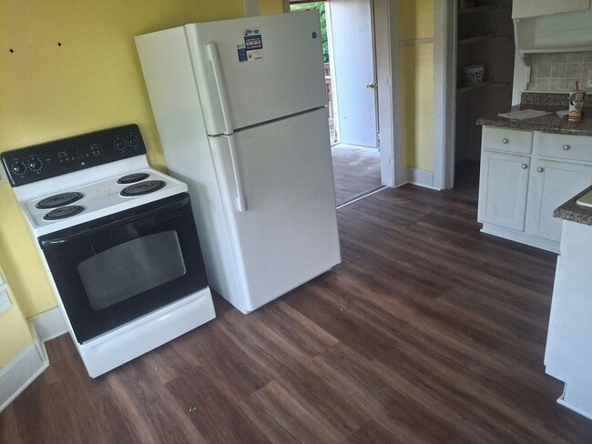 Building Photo - 208 N Cleveland St