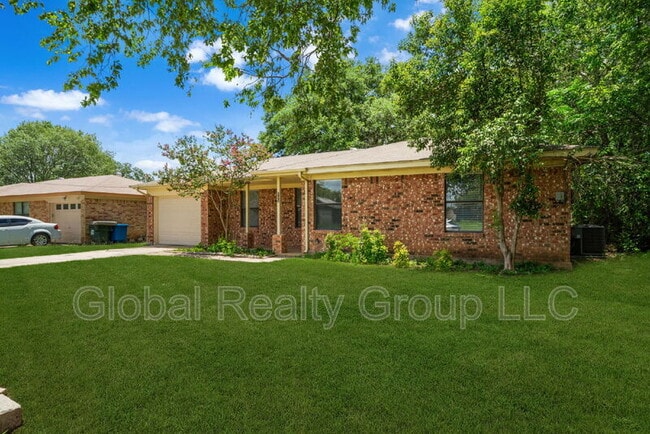 Building Photo - 203 Pecan St