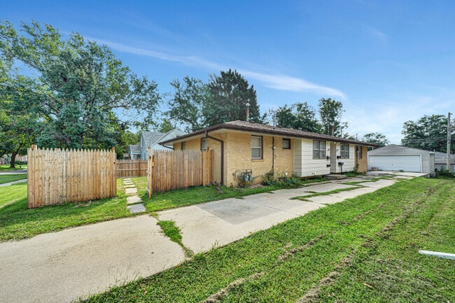 Building Photo - 5313 Leighton Ave