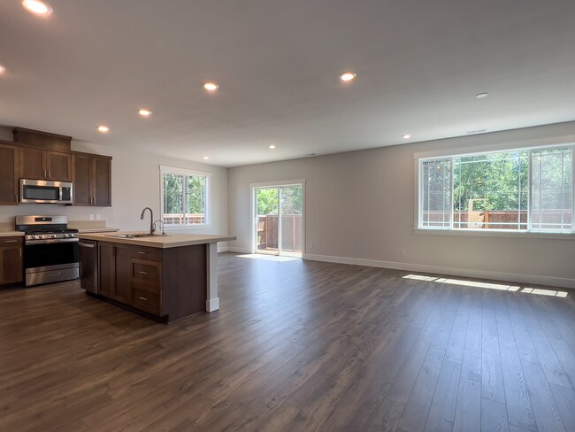 Building Photo - 4 bedroom 2.5 bath House in SW Beaverton! ...