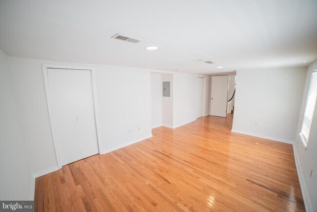 Foto del edificio - 126 W Laurel St