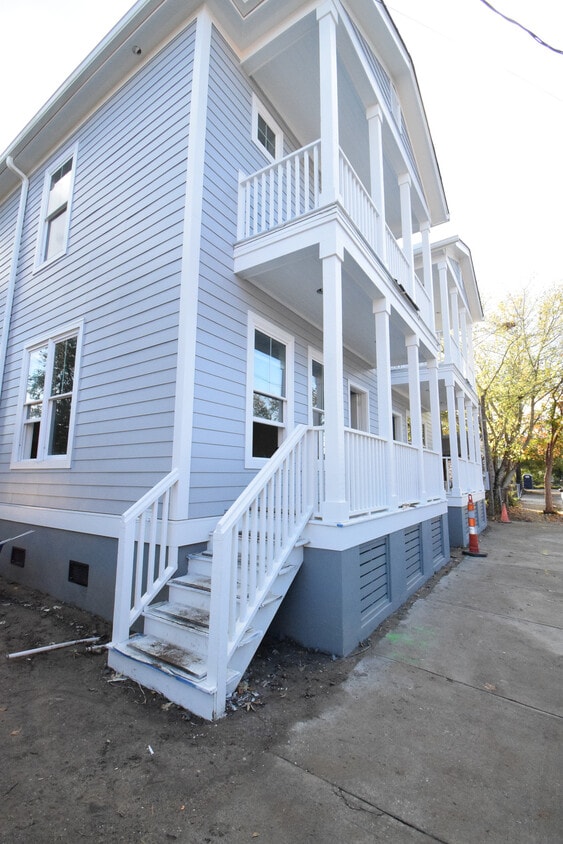 Building Photo - 195 Romney St