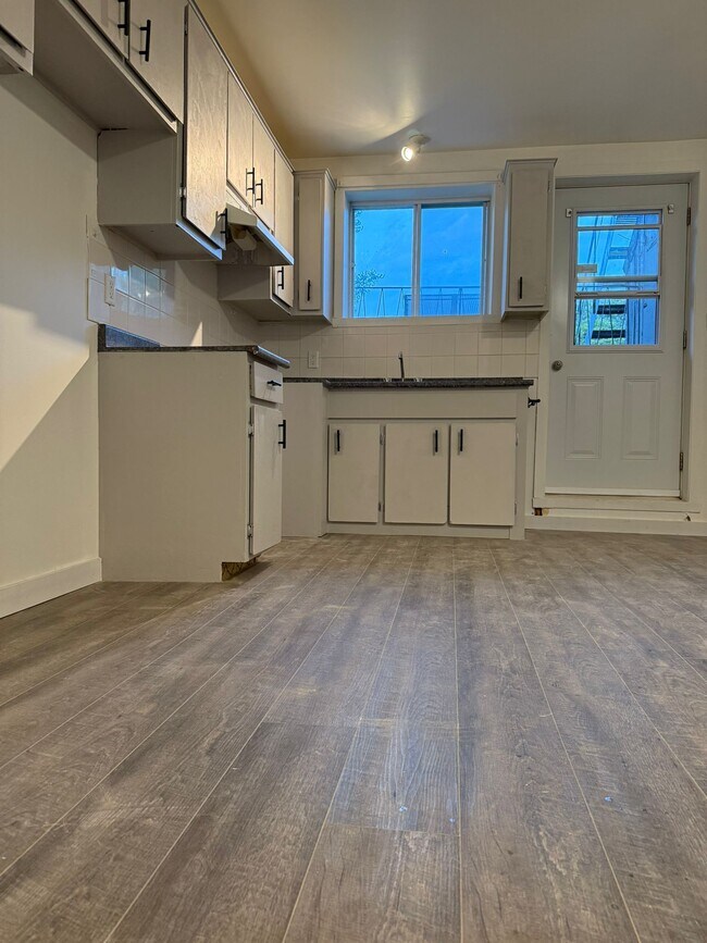 Photo du bâtiment - 281-17e 17e Avenue N