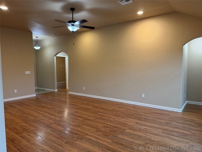 Building Photo - 1038 E 146 Ct S