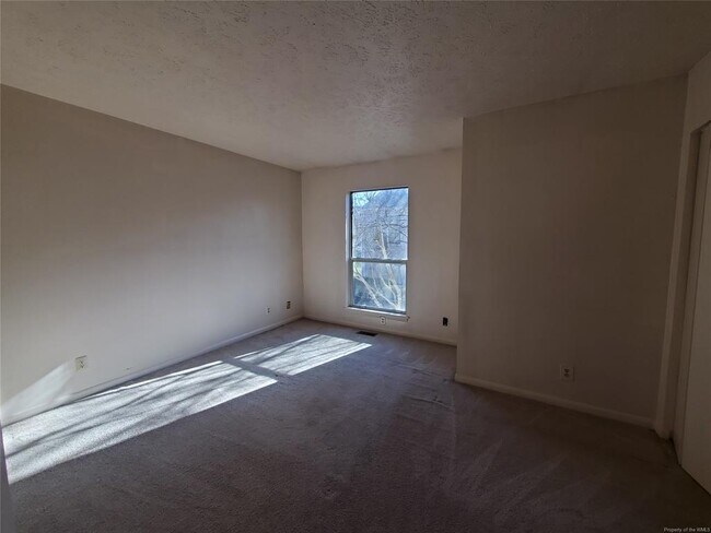 Foto del edificio - 4049 Midlands Rd